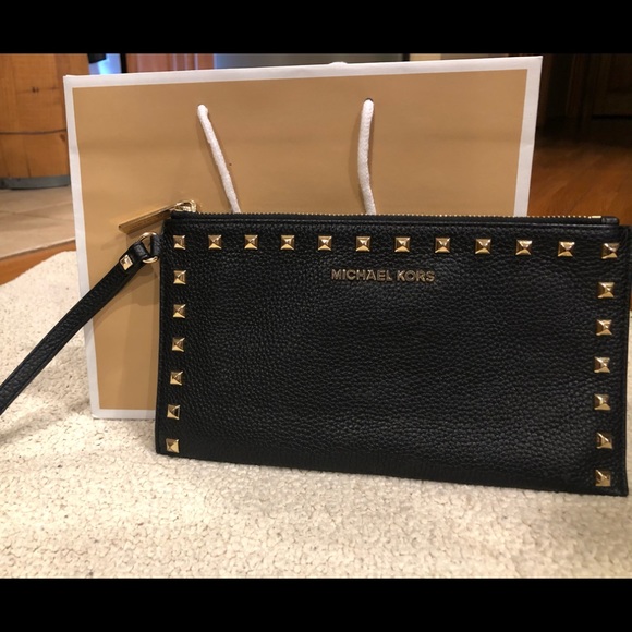 Michael Kors Handbags - Michael Kors Wristlet